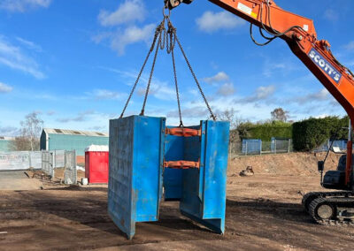 Supporting trench walls